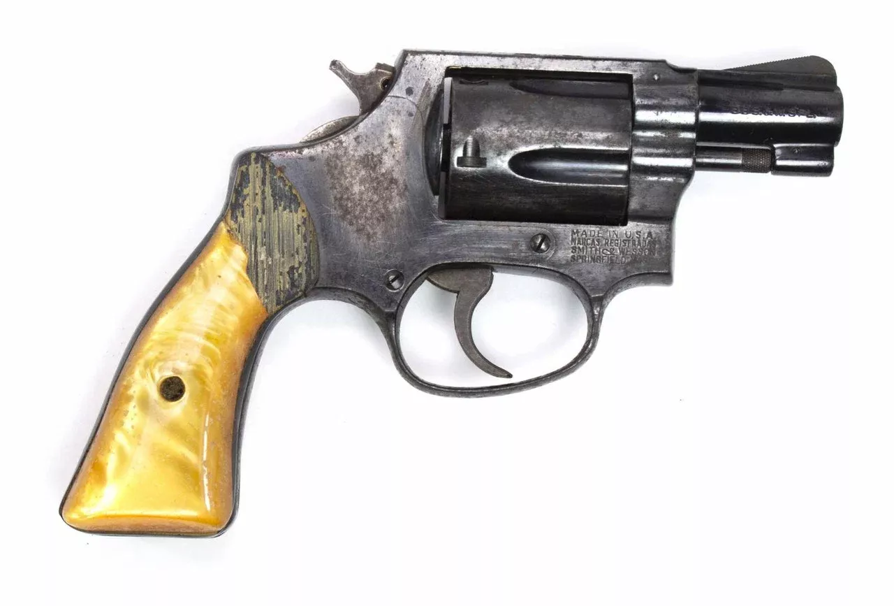 S&W 36 .38SPL 2"BARREL, BLUE, FIXED SIGHT, SQUARE BUTT
